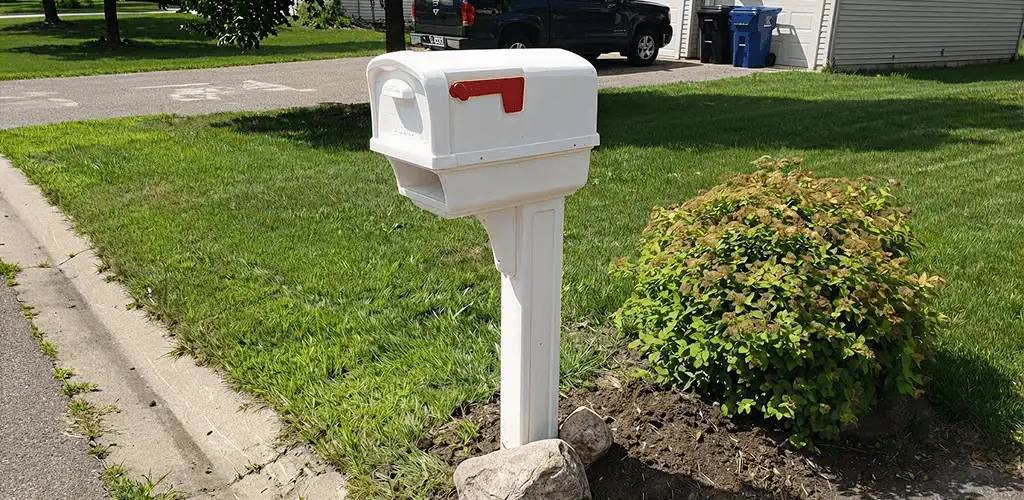 Mailbox installation for a residential curbside mailbox in Green Bay, WI